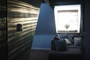 2 Bedroom Apartment - Free Parking