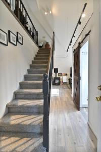Hathaway Hideaway Loft Apartment
