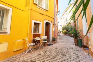 LA CASETTA DI AZZURRA AP4427 By Riviera Holiday Homes