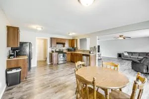 Pet-Friendly Camby Home 13 Mi to Indianapolis - Camby