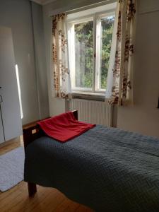 Majoitus jaetuissa huoneissa sisältäen ruokailut