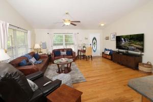 Birdsong Bungalow By Colonial Properties