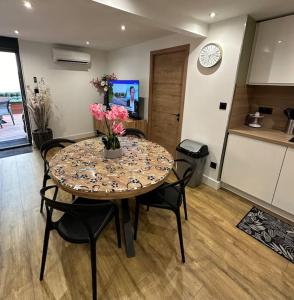 Appartements Le Briand Appartement 4etoiles Nancy Thermal Cosy avec Terrasse Wifi : photos des chambres