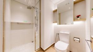 Vacationer Holiday Homes I Bright 1 Bedroom I Garden View I JVC