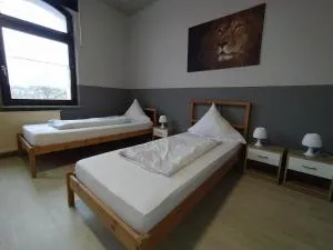 Möblierte Wohnung für 7 Personen - KMK Monteure - Greiveldange