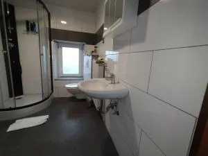 Möblierte Wohnung für 8 Personen - KMK Monteure - Greiveldange