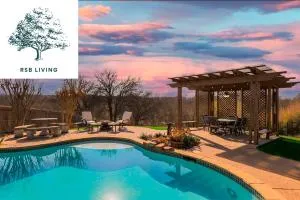 Elite 4BR 2BA Holiday Home with Hot Tub, Pool, and BBQ - Melody Hills