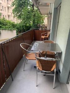 2 BR apartment near lake and city centre - D5