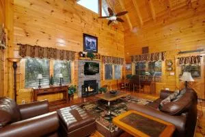 Cozy 1BR ZIPLINES Hot Tub Pool Table FREE Attraction Tickets - New Era