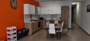 Cozy Apartment 2 bdr 2 bth Terrace near Promenade 2 J2