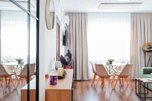 Oradea City Center Apartment Near Aquapark with Jacuzzi & Parking