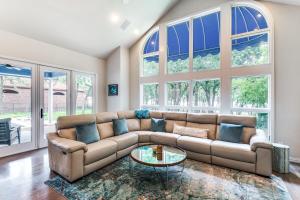 Waterfront Luxury Living with 4-BR Pool and Views