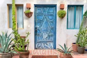 Breezy and Fresh House with ROOF Just 25 min walk to Sea - Lafitte