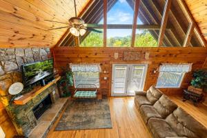 Smoky Mountain Getaway Leave the World Behind