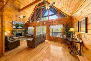 Smoky Mountain Getaway Leave the World Behind