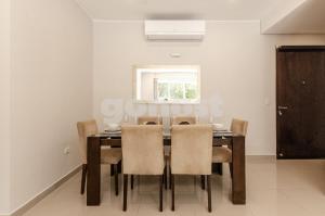 Spacious 2 bedroom apt in Villa Morra