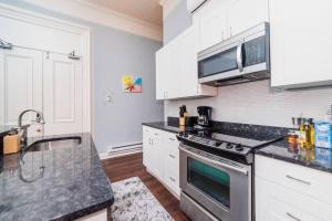 Spectacular Location - Walkable Entertainment