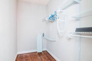 Spectacular Location - Walkable Entertainment