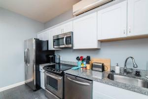 Central Location Suite - Walkable Entertainment