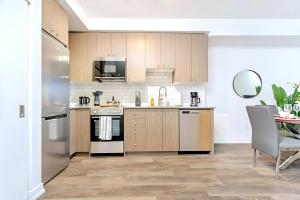 Luxurious 1BR Condo - Stunning City Views