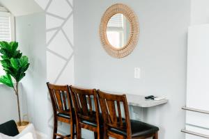 Modern Chic Suite - Amazing Location - GroupStay