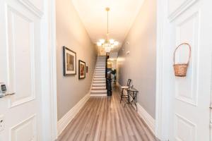 Comfort Suite - Walkable - GroupStay