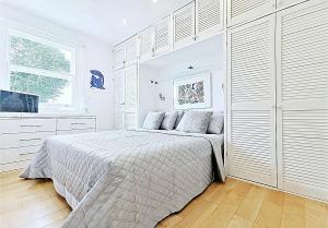 Brackenbury Apartments