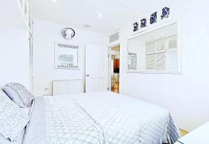 Brackenbury Apartments