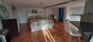 Habitación completa e independiente - Creixell