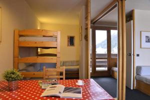 Residence 3000 - Studio divisible chaleureux · Accès direct aux pistes · Balcon MAE-3698