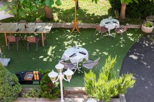 Hotels Hotel Restaurant Les Glycines : photos des chambres