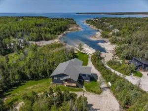 Luxury Lakefront Escape W Games Room - Stokes Bay