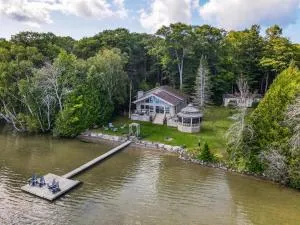 Grotto Escape Unwind At Cameron Lakehouse - Тоберморі