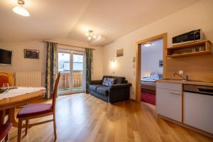 Two-Bedroom Apartment room in Haus Roswitha