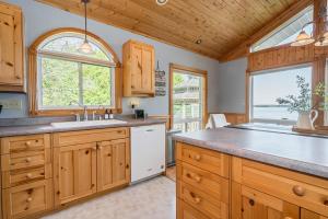 Grotto Escape Unwind at Cameron Lakehouse