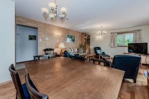 Len Cove - Your Lakeside Retreat in Howdenvale