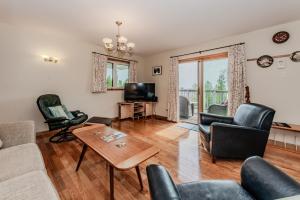 Len Cove - Your Lakeside Retreat in Howdenvale