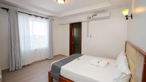 3 Br Siloam Pride Hexagon