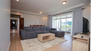 3 Br Siloam Pride Hexagon