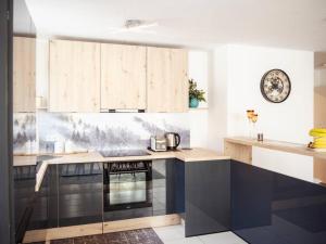 4-Zimmer-Apartment - Messe - Airport - Tiefgarage - 3-Schlafzimmer - Küche