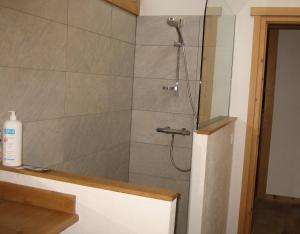 Chalets chalet classe 4 etoiles face aux Aravis plein sud 12 personnes : photos des chambres