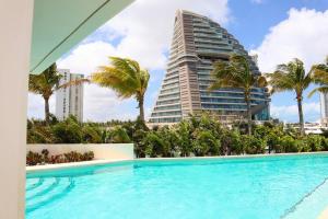 Luxury Apt with Balcony, Marina Puerto Cancún