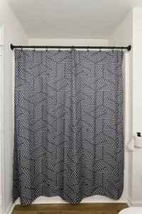 Grey Sapphire Hideaway - 2BR 2BA w Arcade & Pool