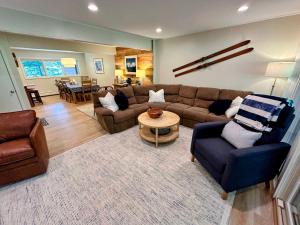 R8 Luxury Bretton Woods Ski-In Ski-out townhome next to beginner ski area w fast wifi and keyless entry