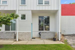 South Side Modern - Downtown Living - Amazing Location