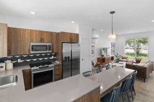 South Side Modern - Downtown Living - Amazing Location