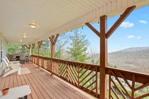 8 Mi to Sugar Mountain Resort Seven Devils Home - Seven Devils