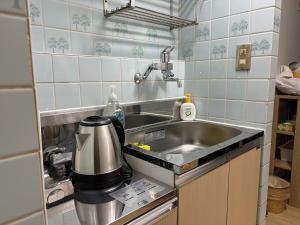 Shinjuku 2 stops, 3 people,station walk for 4 mins