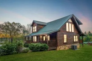 Stunning 2BR 5 Min to Pigeon Forge Pkwy Hot Tub FREE Attraction Tickets - Henderson Springs