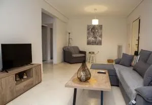 Golden House close to Athens airport - Leondárion